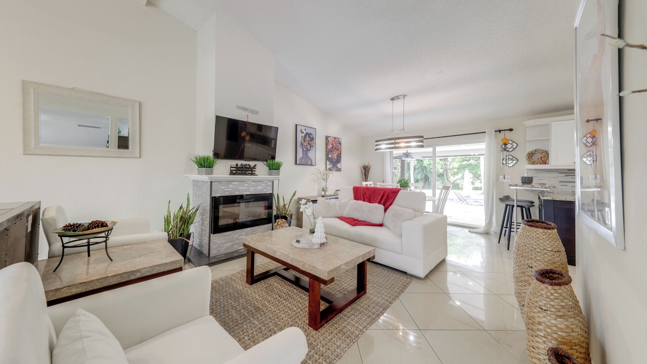 Photo of Livingroom in Palm Aire Village West