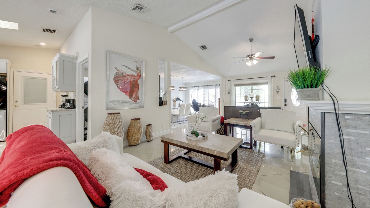 Photo of Livingroom in Palm Aire Village West