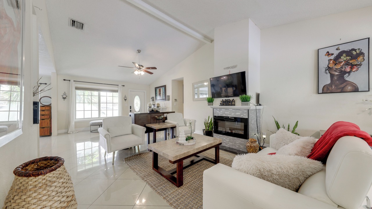 Photo of Livingroom in Palm Aire Village West