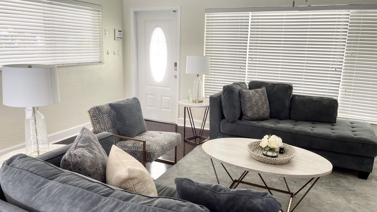Photo of Livingroom in Middle River Terrace