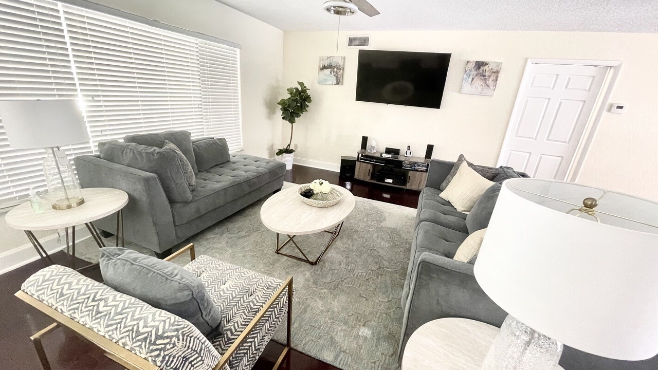 Photo of Livingroom in Middle River Terrace