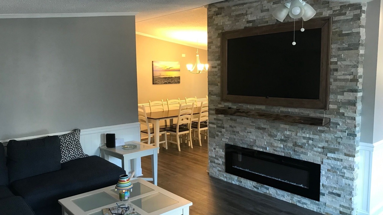 Photo of Livingroom in Town Bank