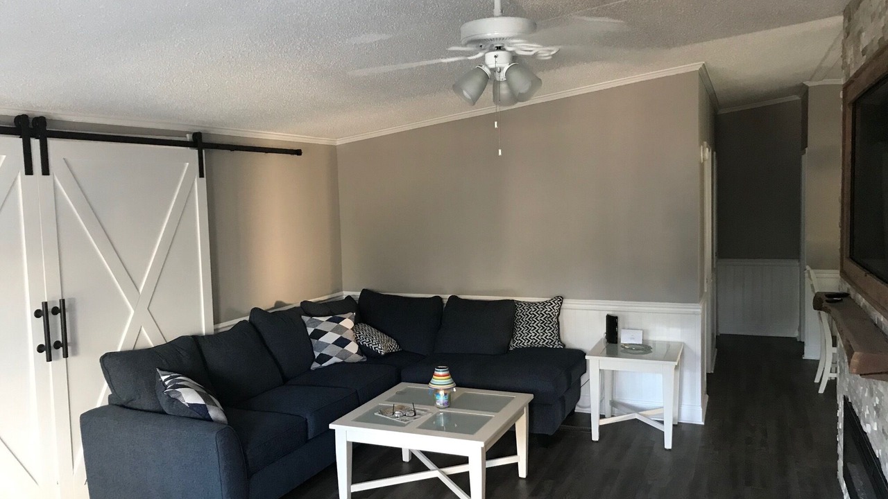 Photo of Livingroom in Town Bank