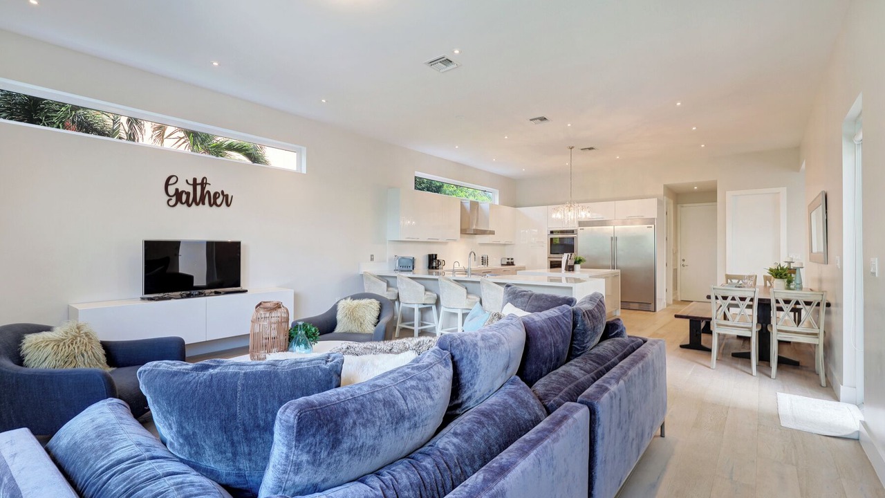 Photo of Livingroom in Hollywood Lakes