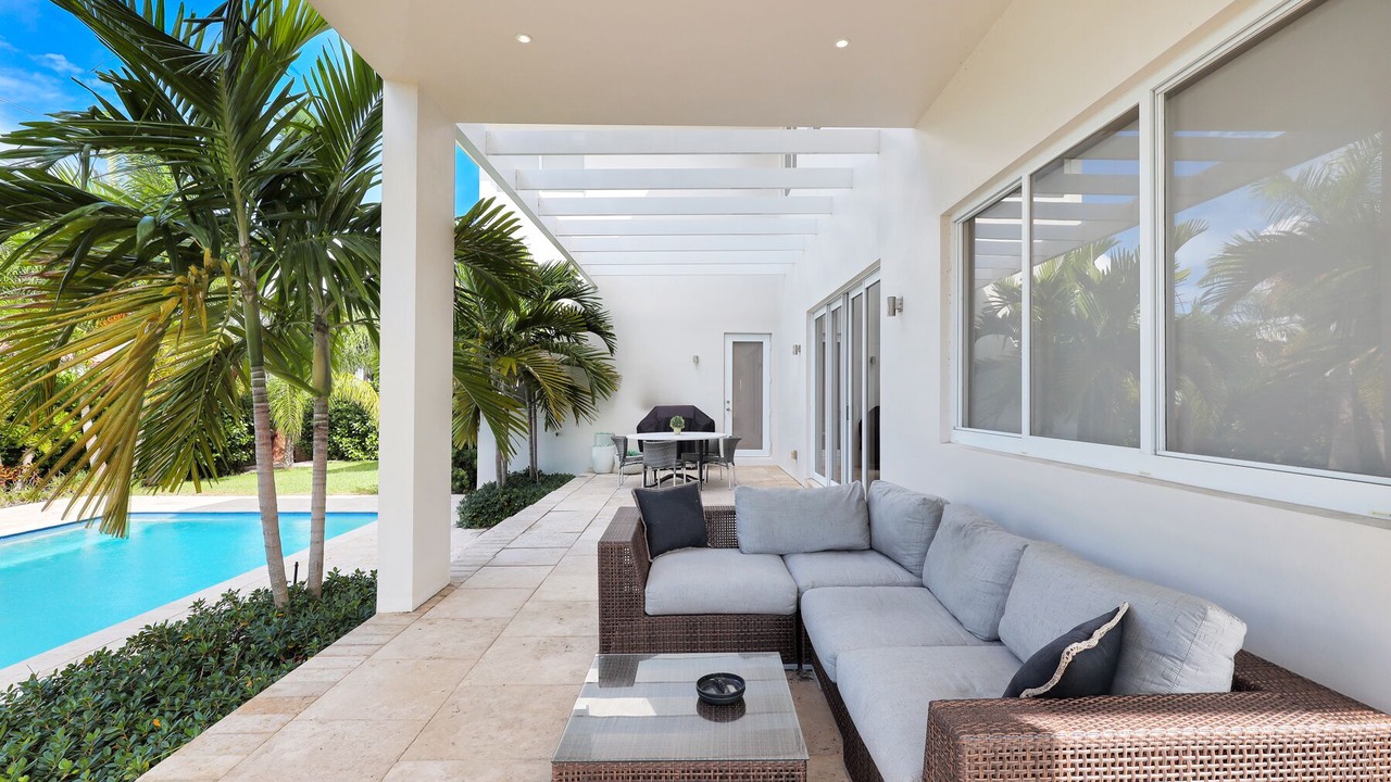 Photo of Outdoor in Hollywood Lakes