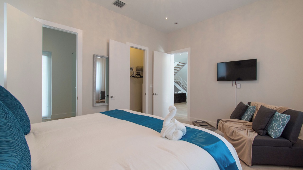 Photo of Bedroom in Hollywood Lakes