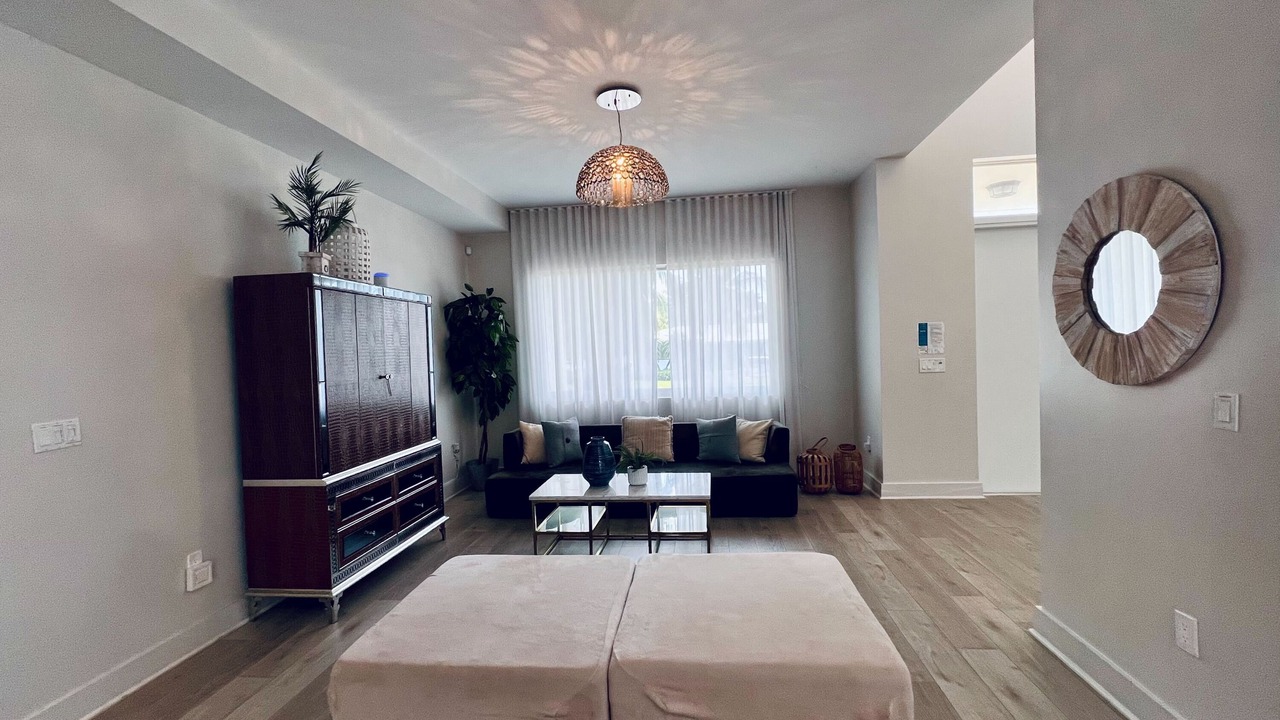 Photo of Livingroom in Hollywood Lakes