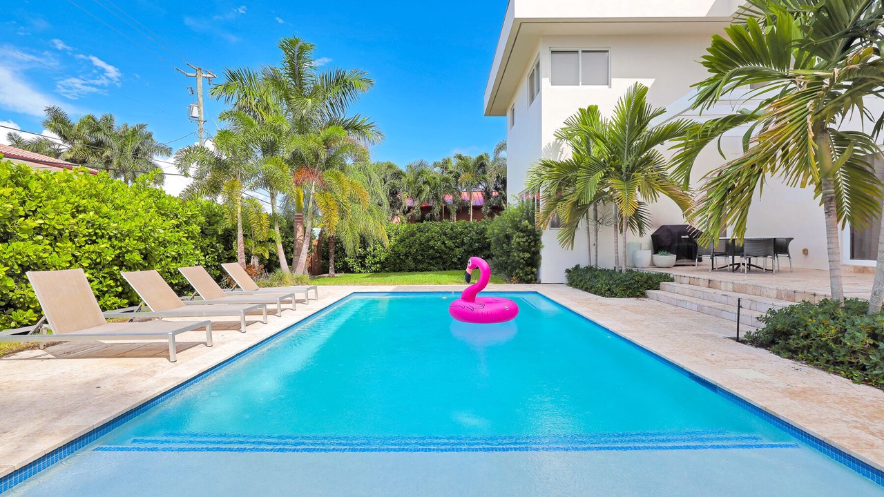 Photo of Outdoor in Hollywood Lakes