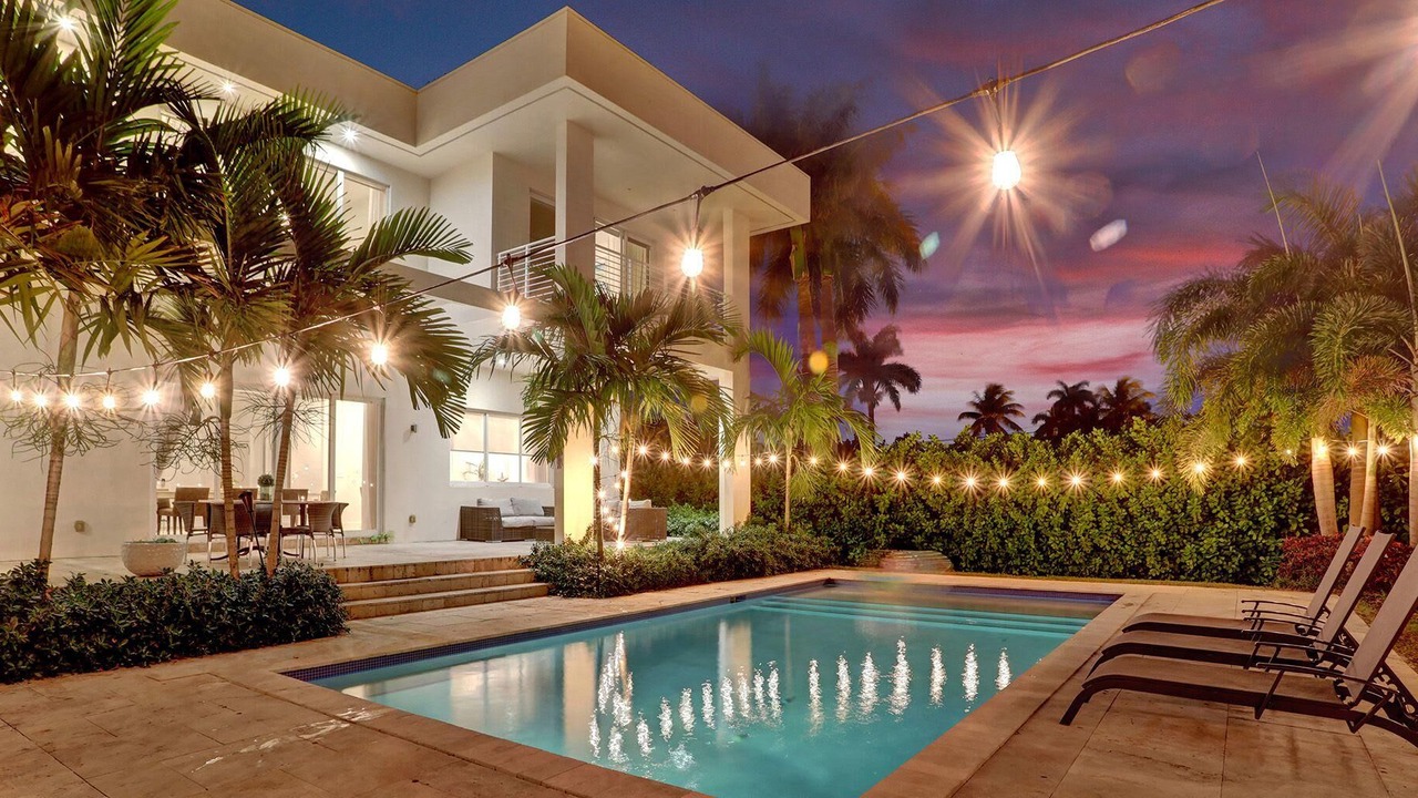 Photo of Outdoor in Hollywood Lakes