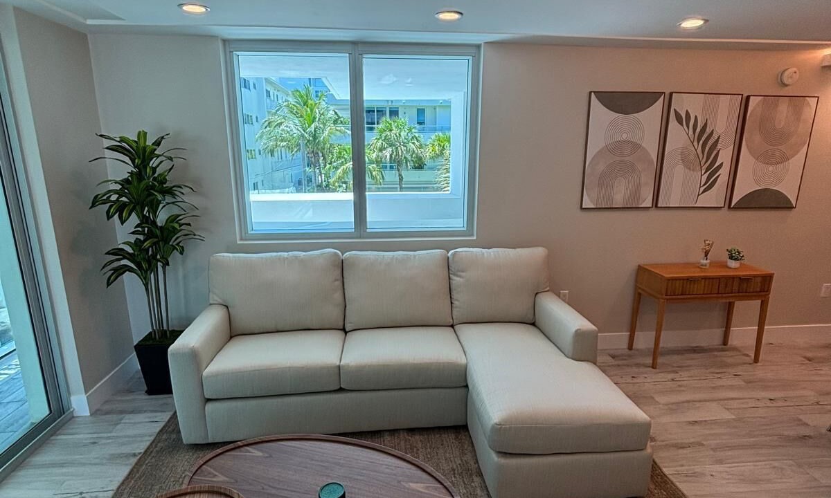 Photo of Livingroom in Bay Harbor Islands