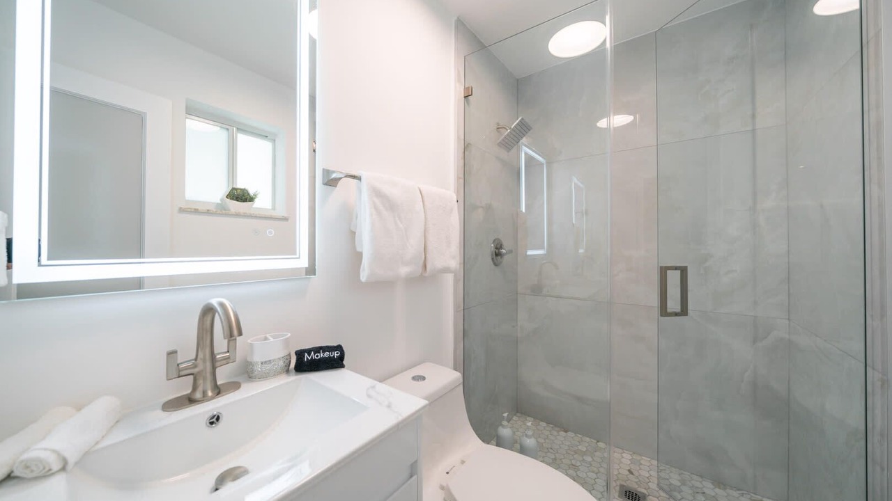 Photo of Bathroom in Golden Glades