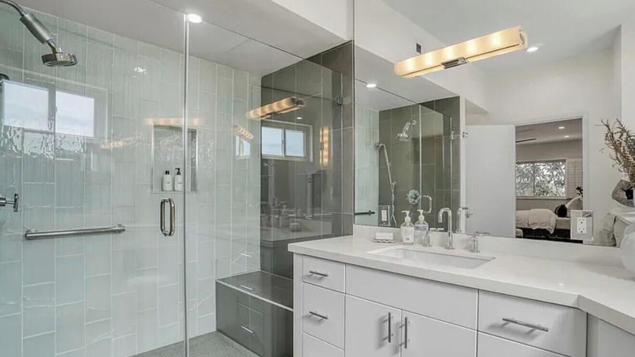 Photo of Bathroom in La Brea