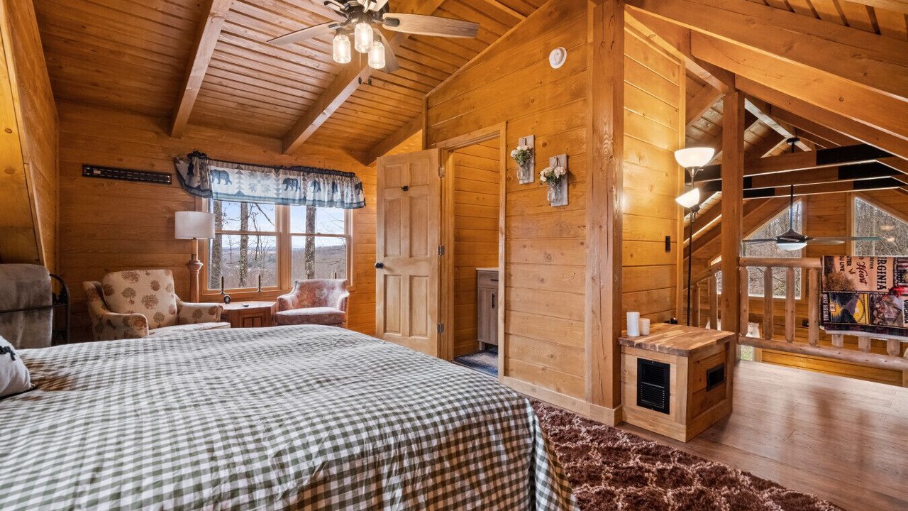 Photo of Bedroom in Summersville