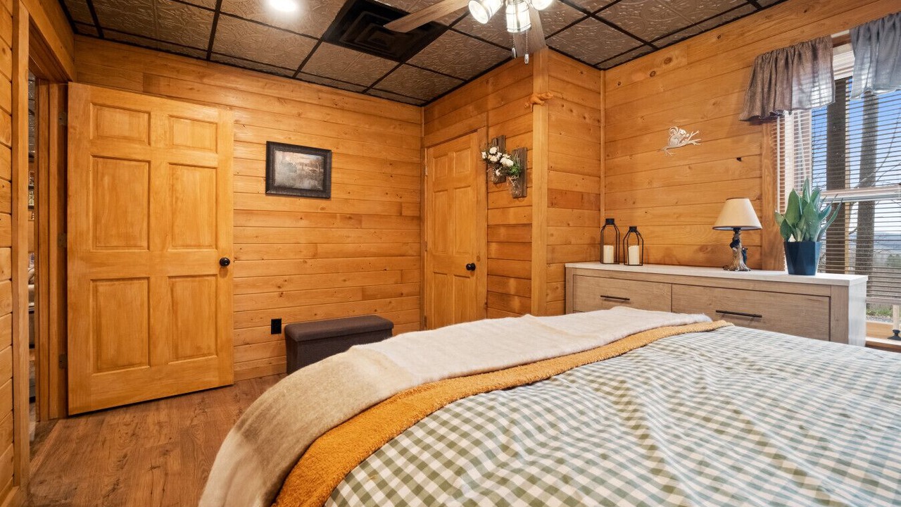 Photo of Bedroom in Summersville