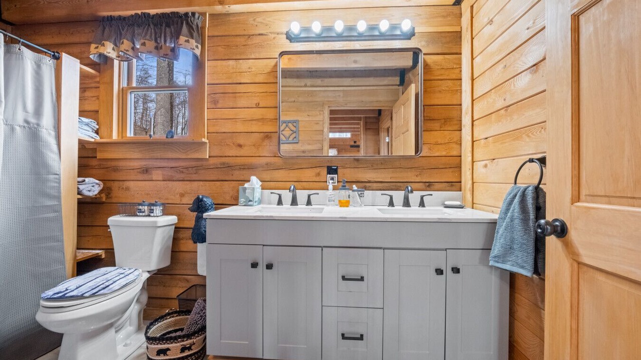 Photo of Bathroom in Summersville