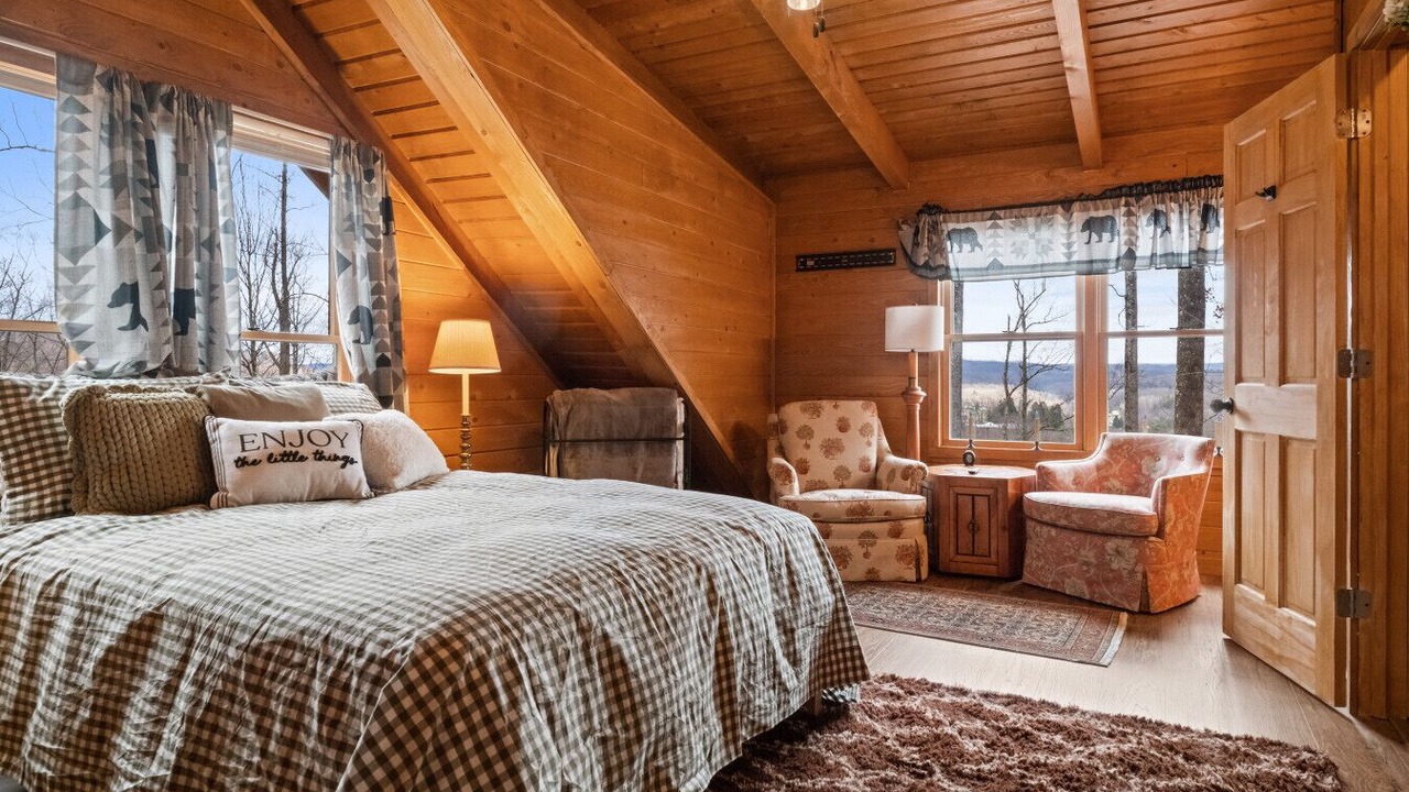 Photo of Bedroom in Summersville