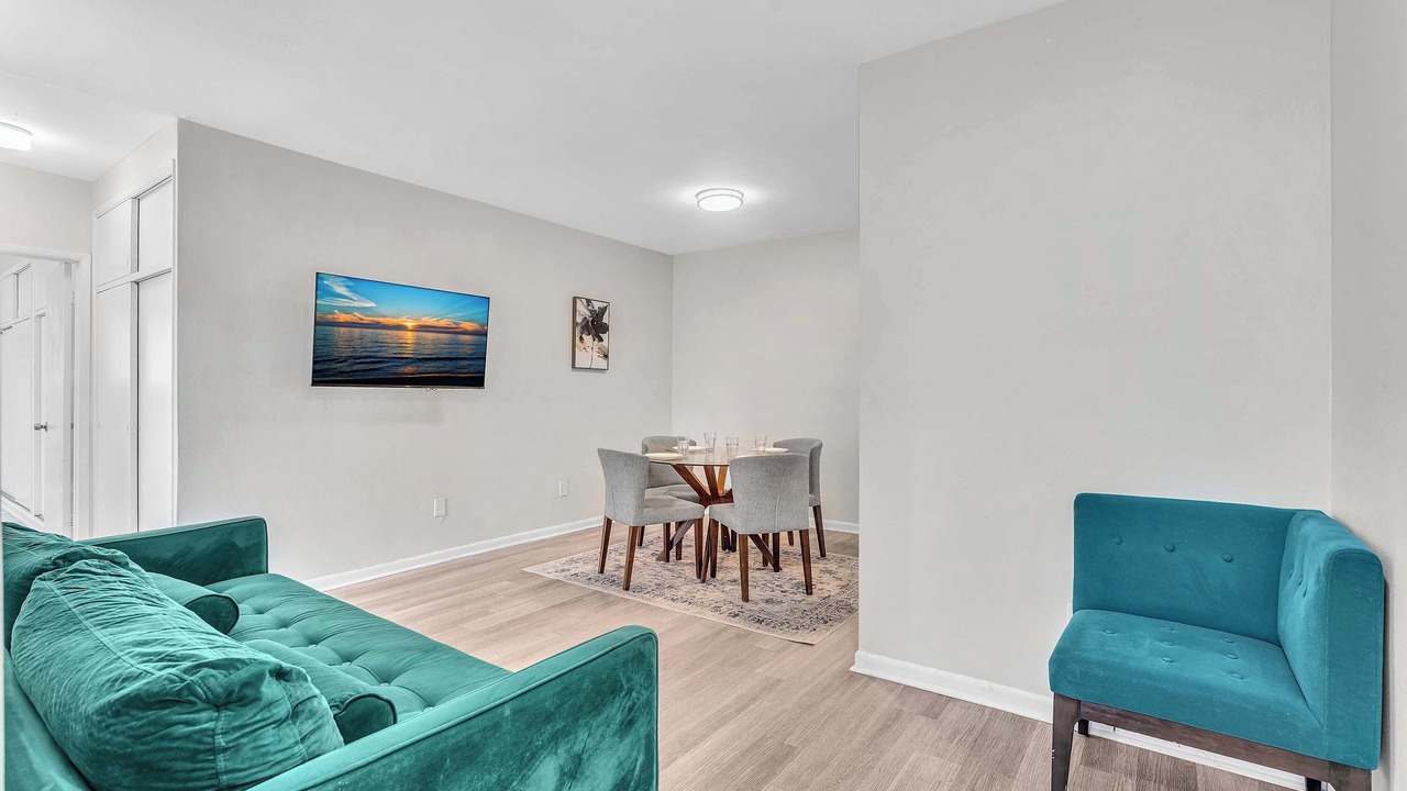 Photo of Livingroom in Bay Harbor Islands