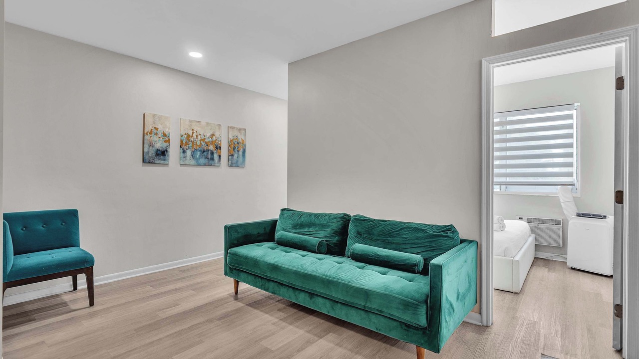 Photo of Livingroom in Bay Harbor Islands