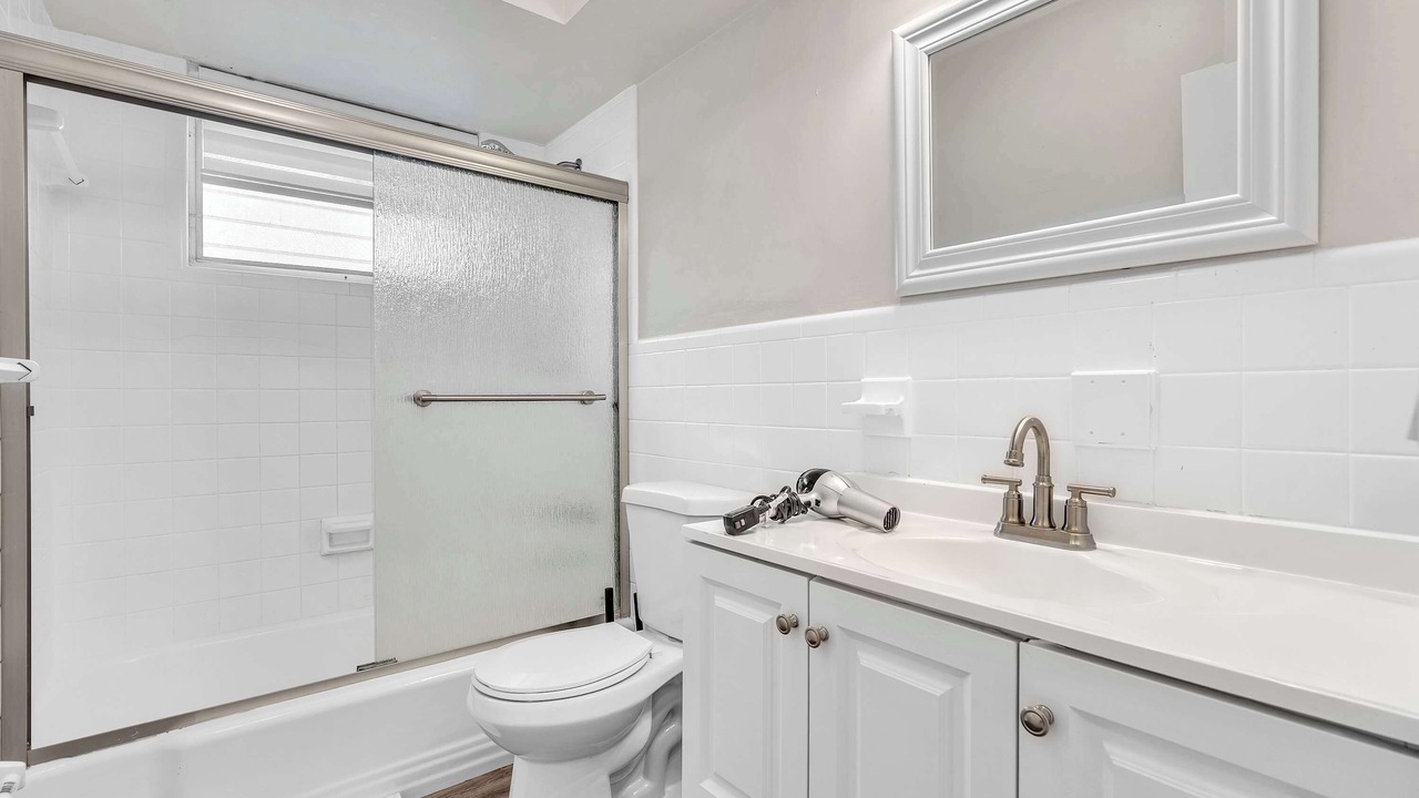 Photo of Bathroom in Bay Harbor Islands
