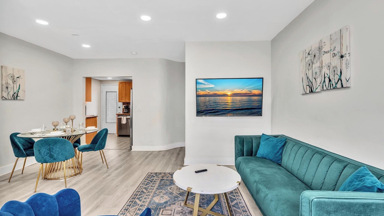 Photo of Livingroom in Bay Harbor Islands