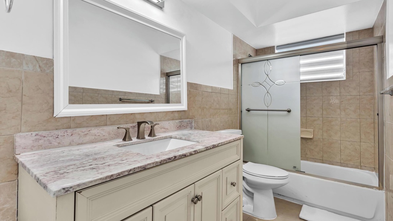 Photo of Bathroom in Bay Harbor Islands