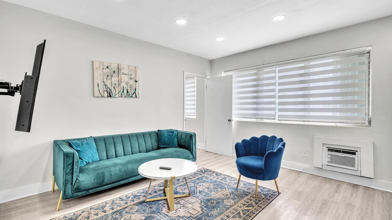 Photo of Livingroom in Bay Harbor Islands
