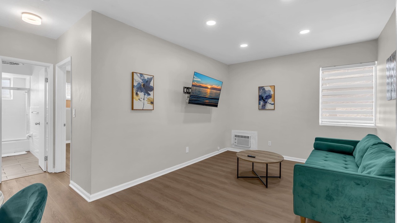 Photo of Livingroom in Bay Harbor Islands