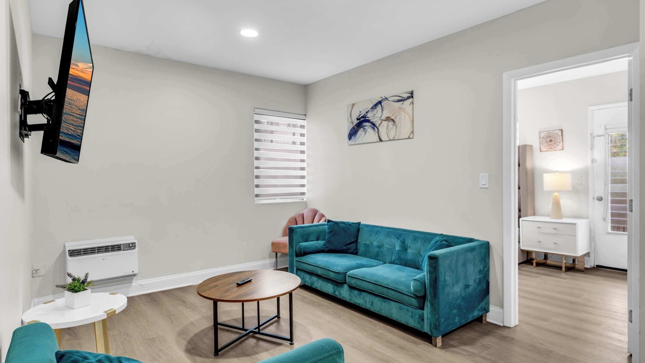 Photo of Livingroom in Bay Harbor Islands