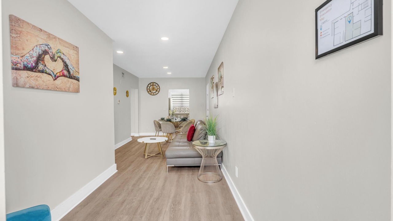 Photo of Livingroom in Bay Harbor Islands