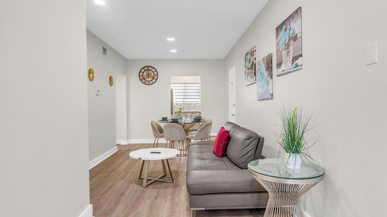 Photo of Livingroom in Bay Harbor Islands