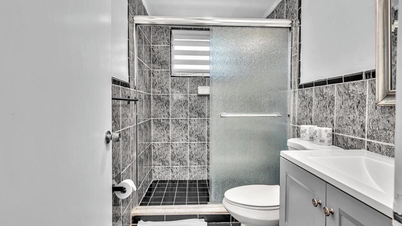 Photo of Bathroom in Bay Harbor Islands
