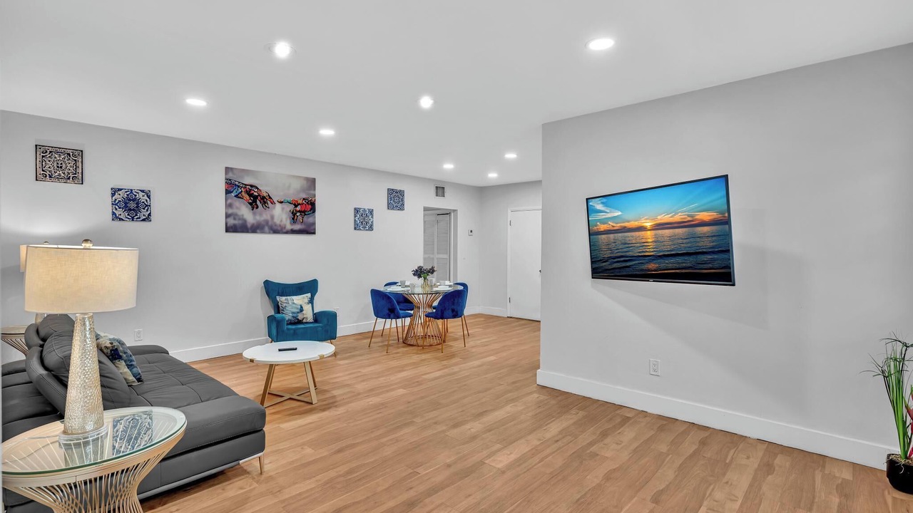 Photo of Livingroom in Bay Harbor Islands