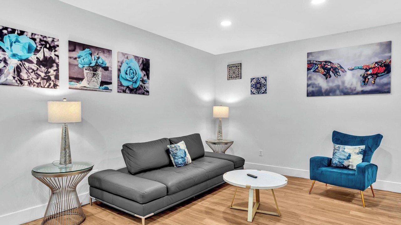 Photo of Livingroom in Bay Harbor Islands
