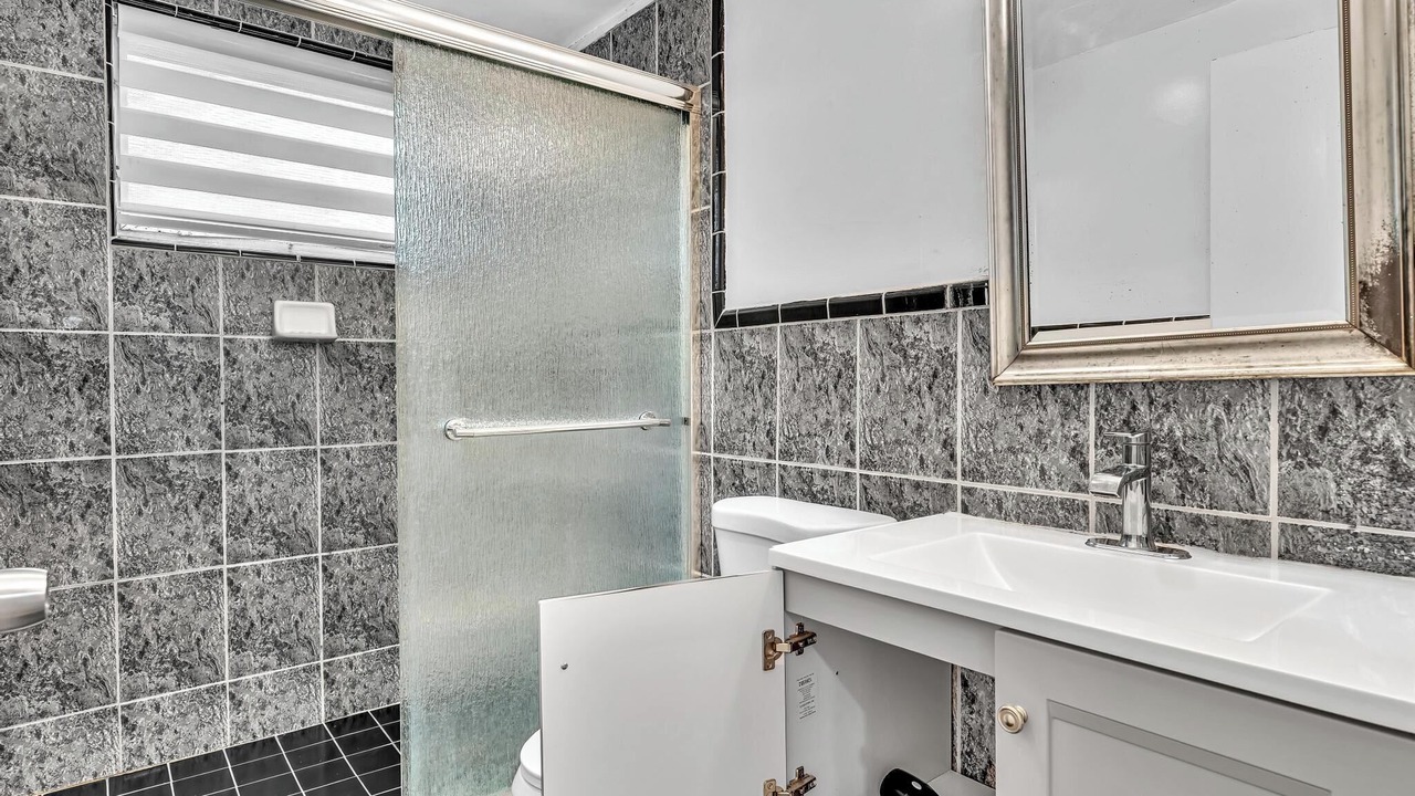 Photo of Bathroom in Bay Harbor Islands