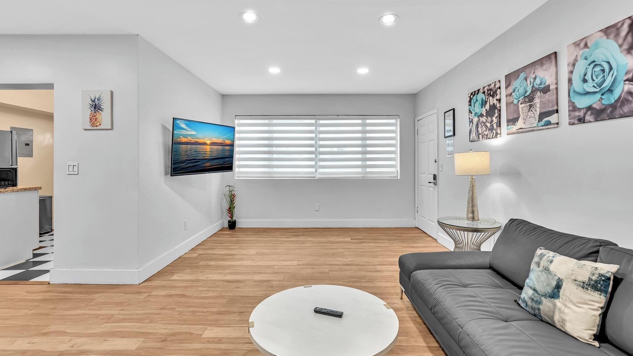 Photo of Livingroom in Bay Harbor Islands