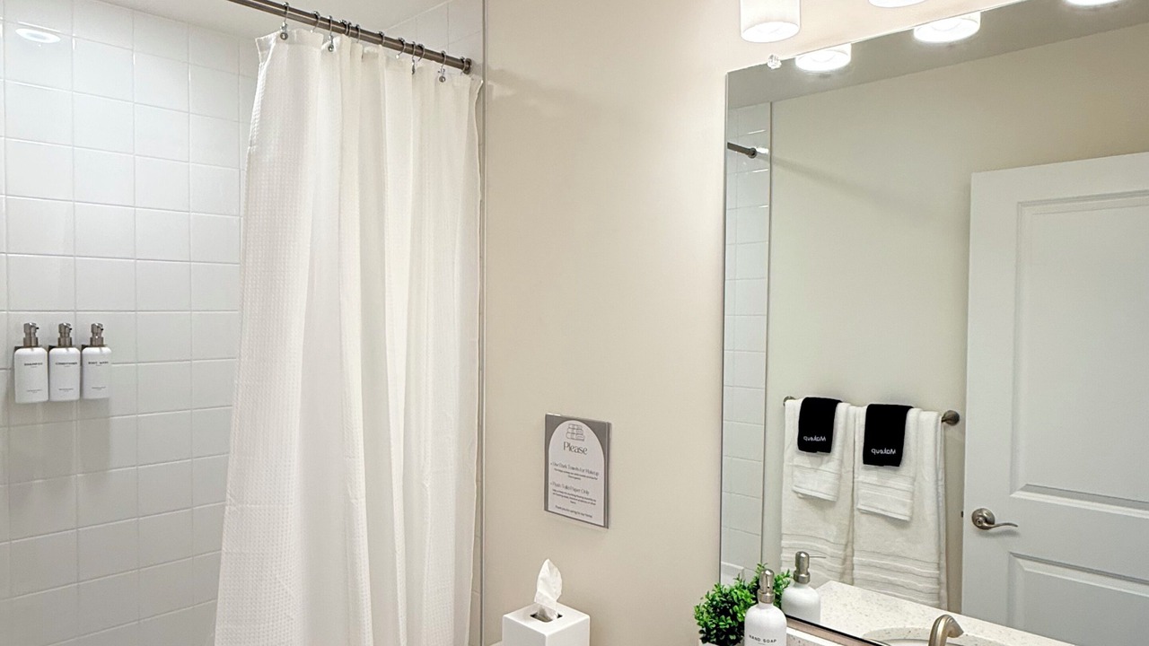 Photo of Bathroom in Algonquin