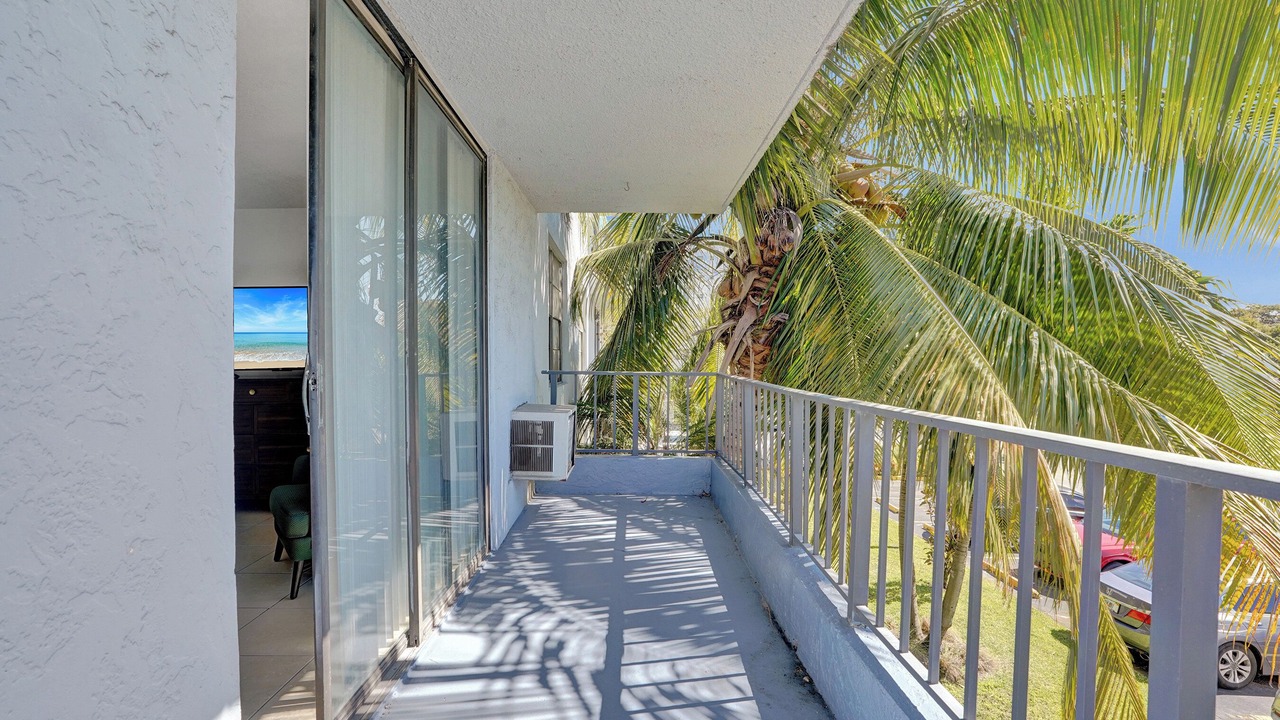 Photo of Patio Balcony in Golden Glades