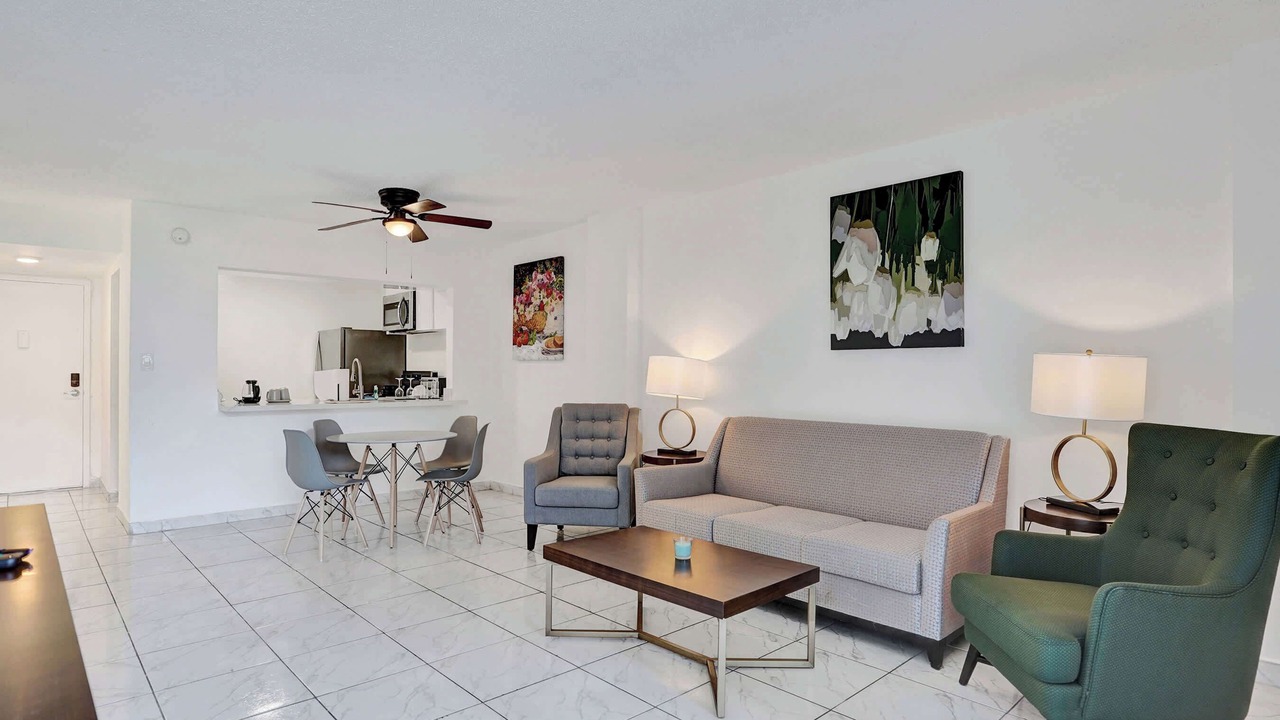 Photo of Livingroom in Golden Glades