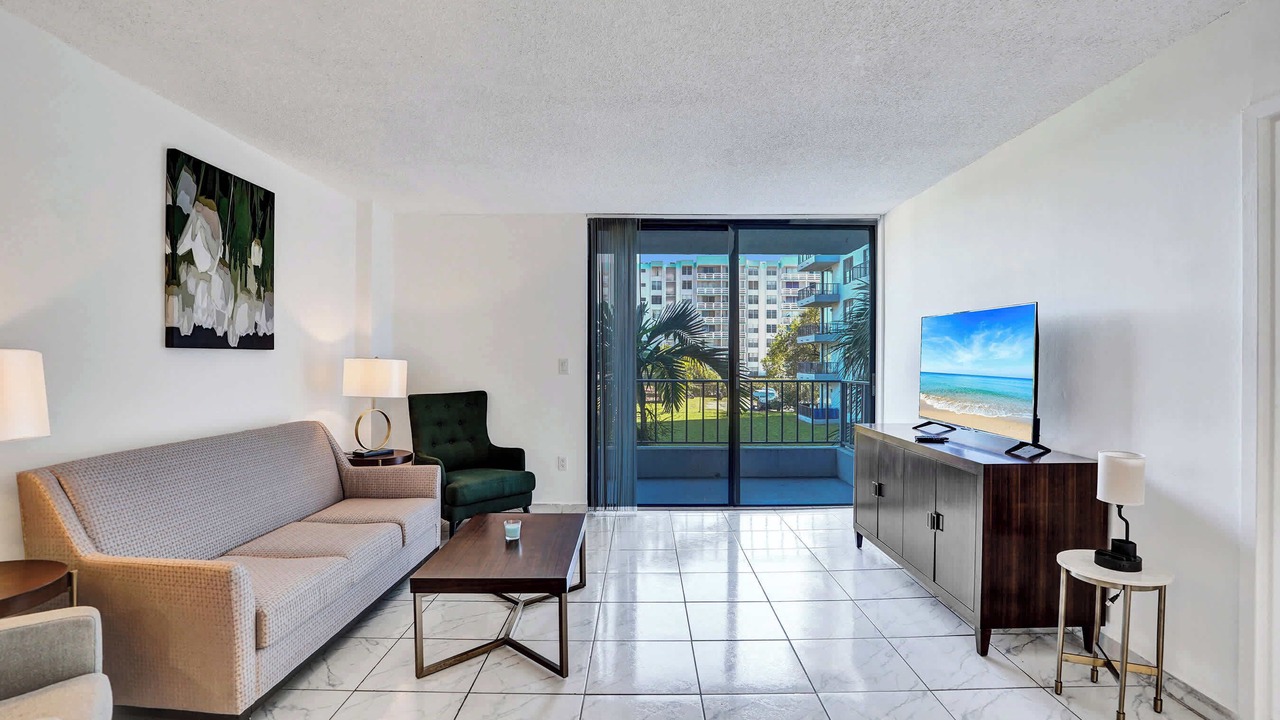 Photo of Livingroom in Golden Glades