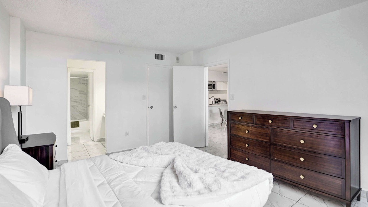 Photo of Bedroom in Golden Glades