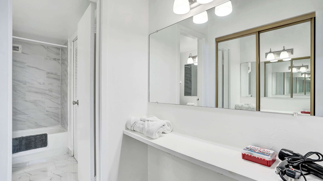 Photo of Bathroom in Golden Glades