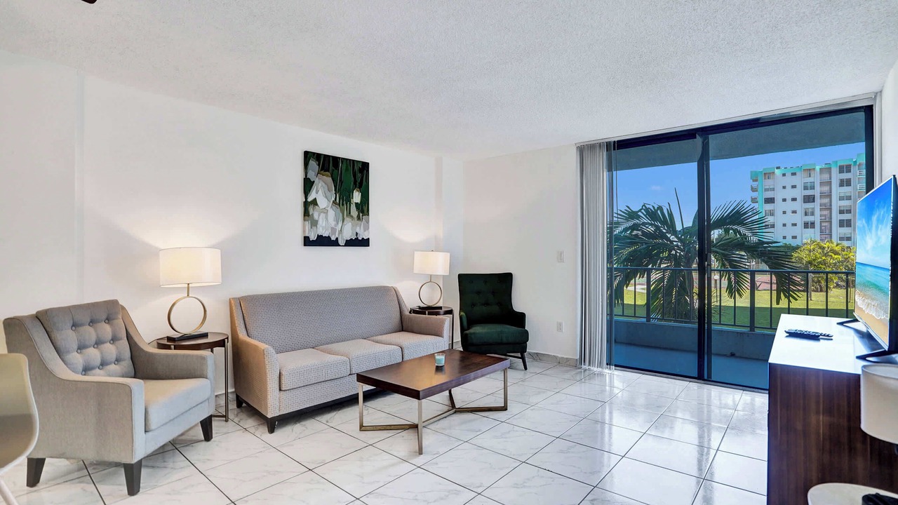 Photo of Livingroom in Golden Glades