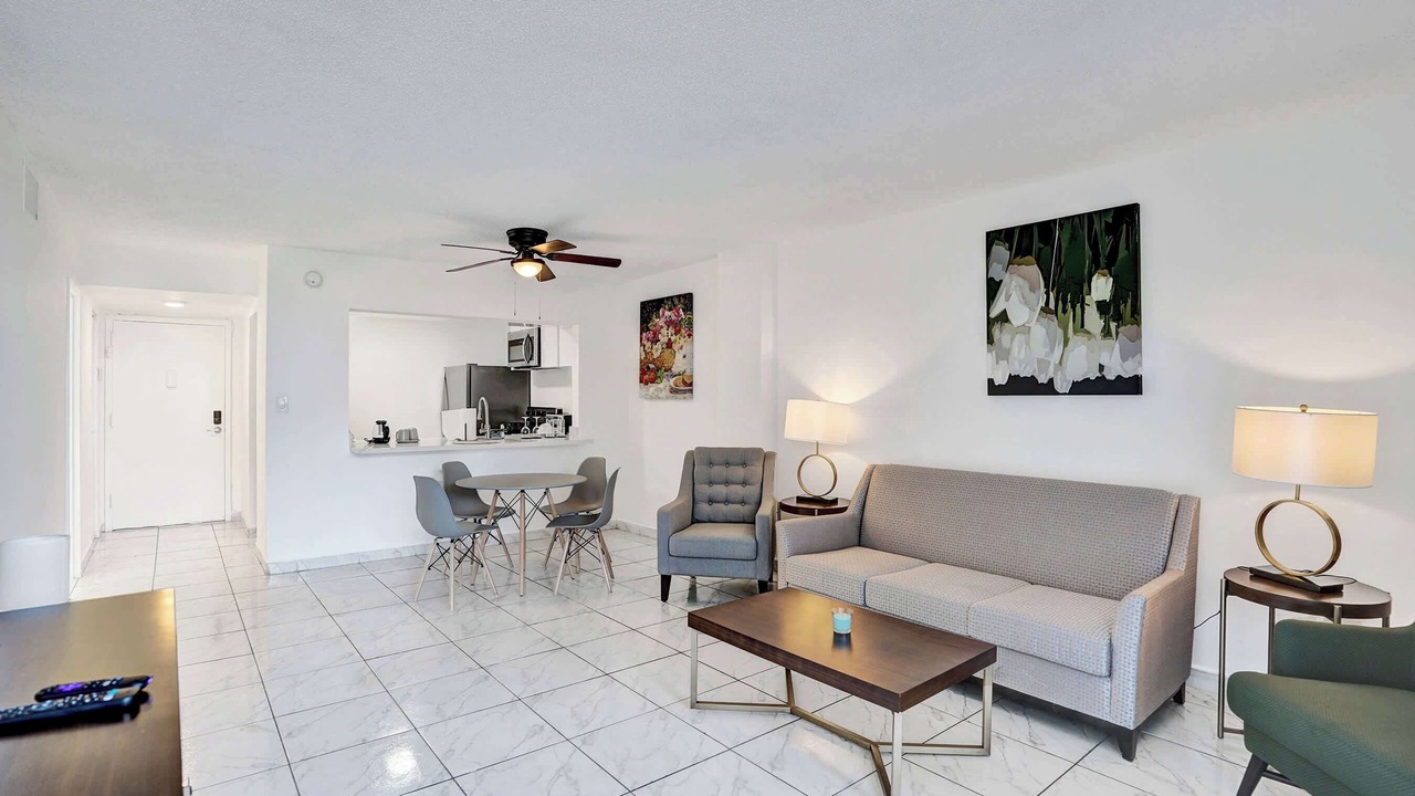 Photo of Livingroom in Golden Glades