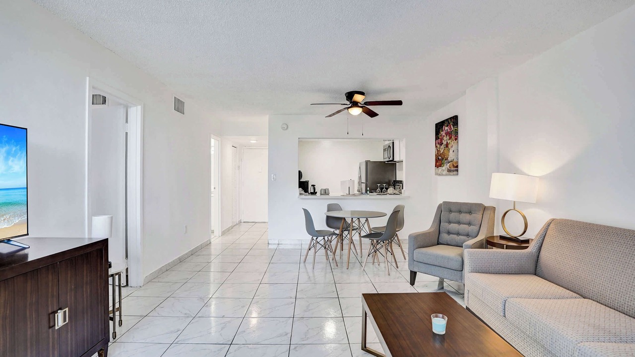 Photo of Livingroom in Golden Glades