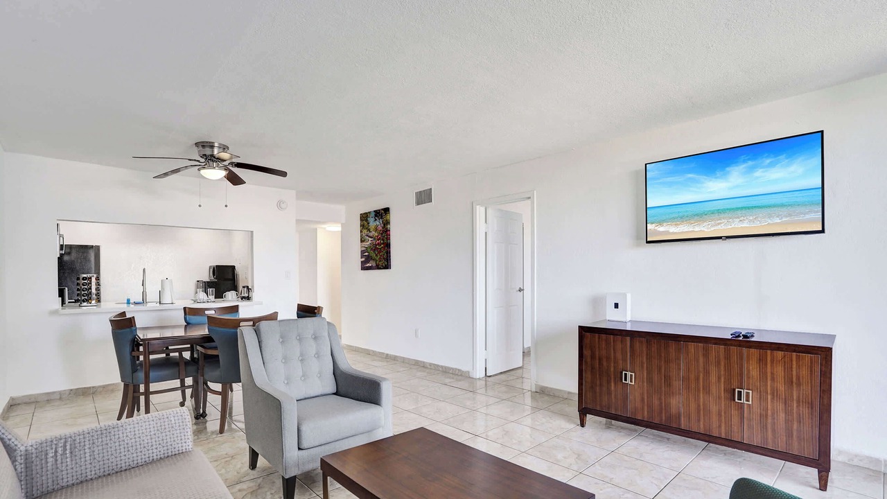 Photo of Livingroom in Golden Glades