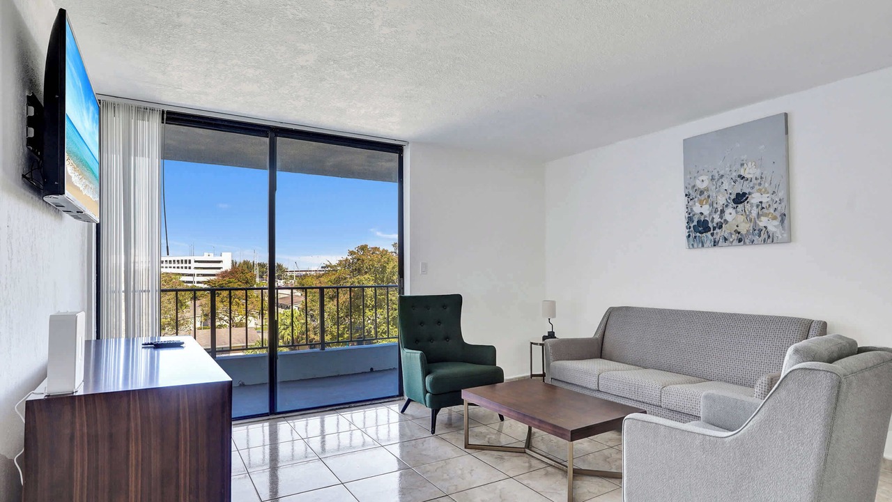 Photo of Livingroom in Golden Glades
