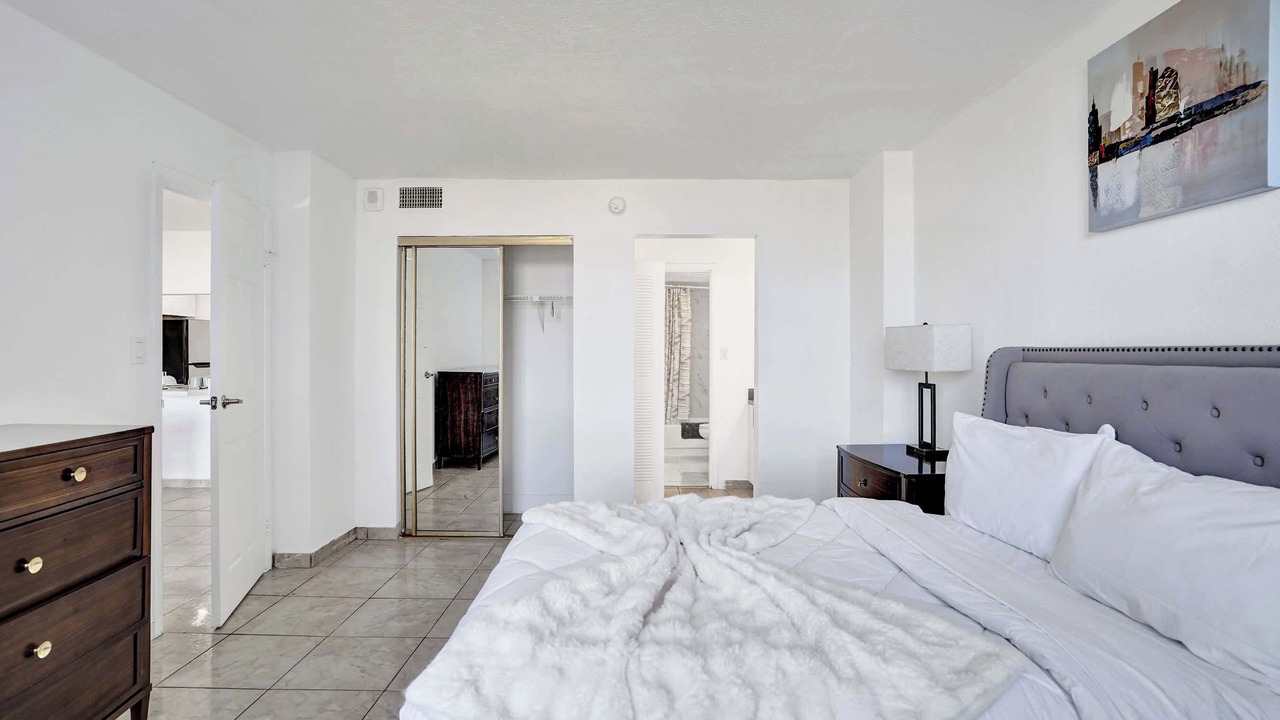 Photo of Bedroom in Golden Glades