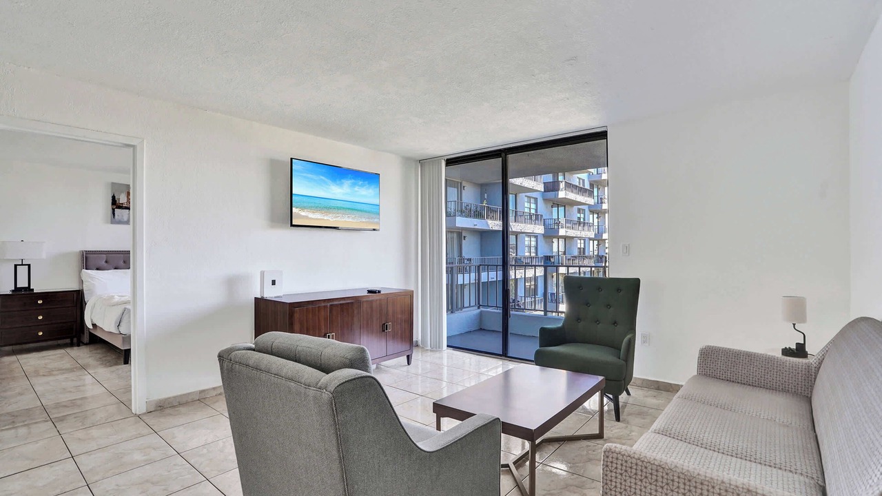 Photo of Livingroom in Golden Glades