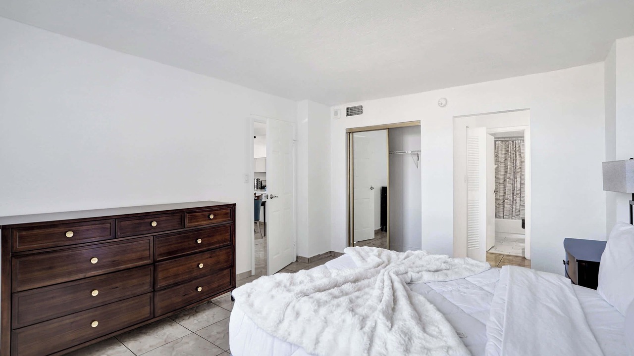 Photo of Bedroom in Golden Glades
