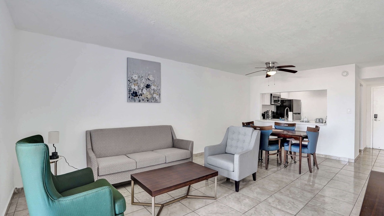 Photo of Livingroom in Golden Glades